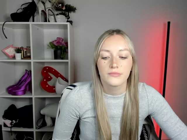 EvelynBlond26