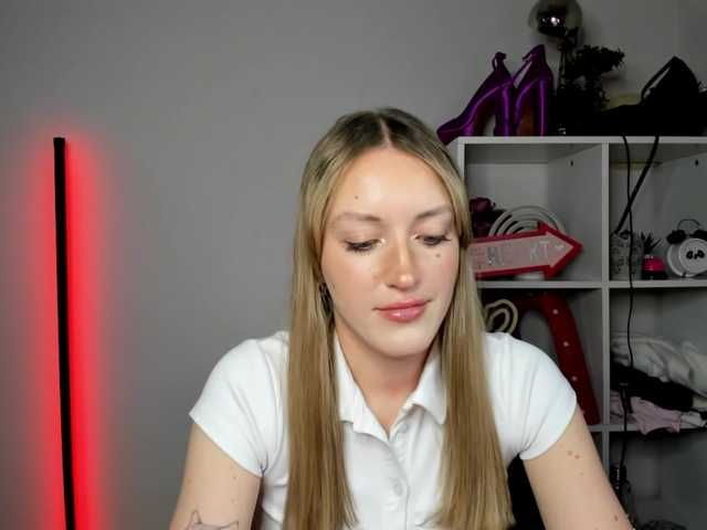 EvelynBlond26