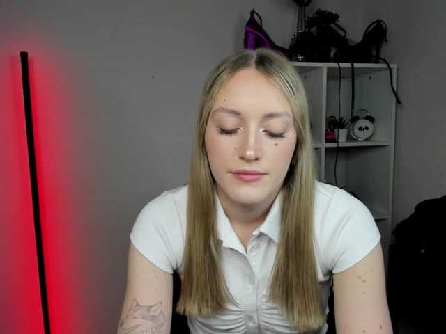 EvelynBlond26