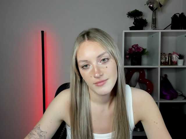 EvelynBlond live webcam show