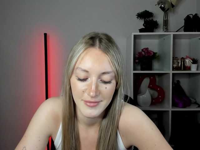 EvelynBlond live webcam show