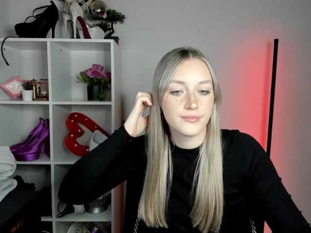 EvelynBlond26