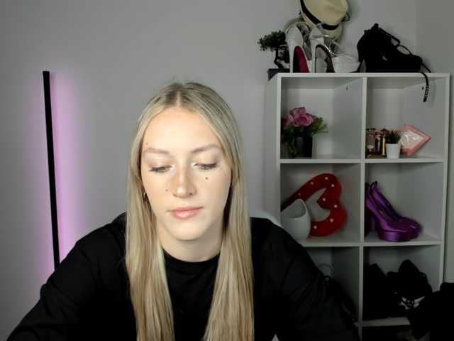 EvelynBlond26