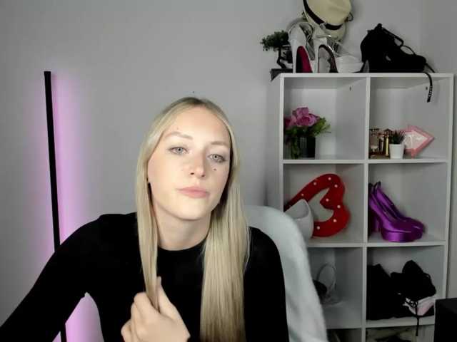 EvelynBlond26