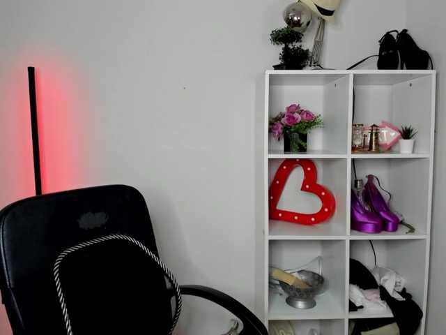 EvelynBlond live cam on BongaCams