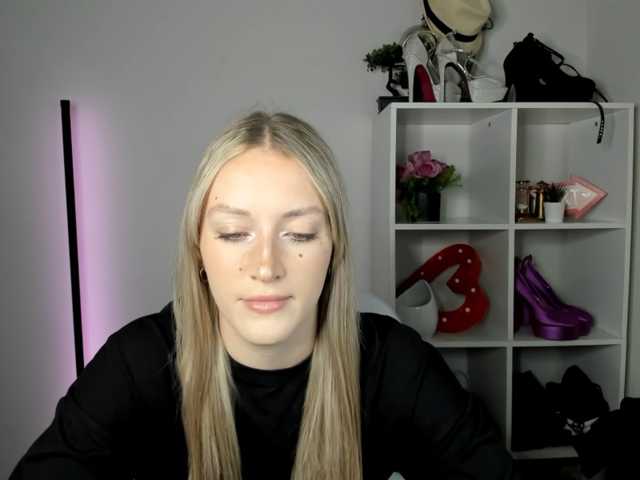 EvelynBlond, en directo ahora en BongaCams