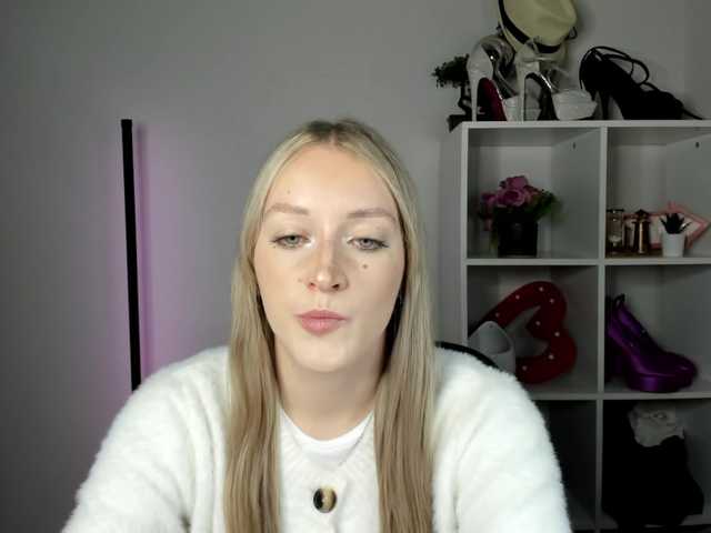 EvelynBlond26