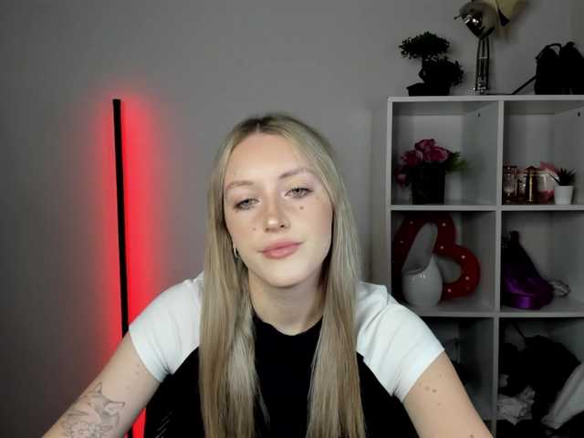 EvelynBlond26 live webcam show