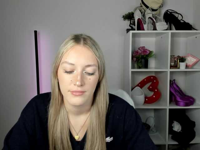 EvelynBlond26