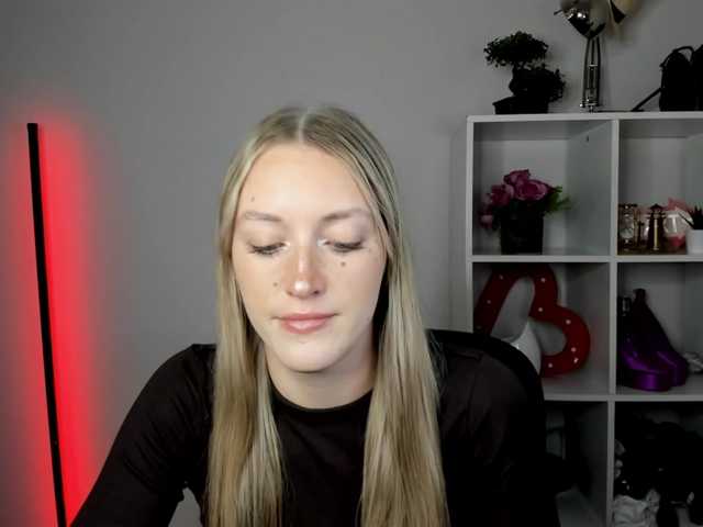 EvelynBlond live webcam show