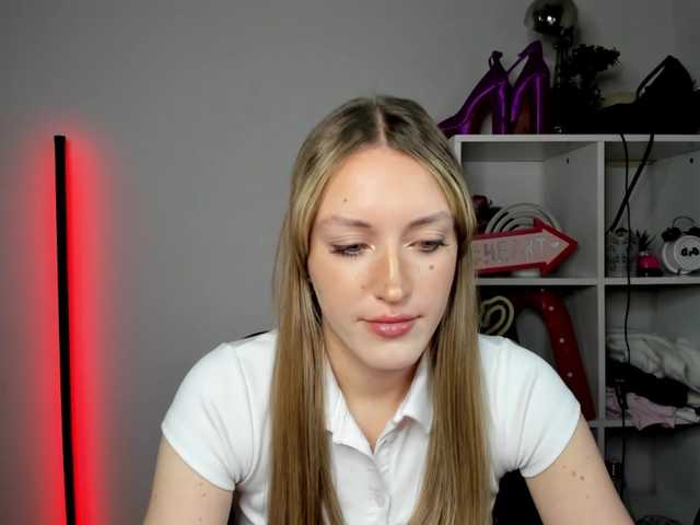 EvelynBlond26