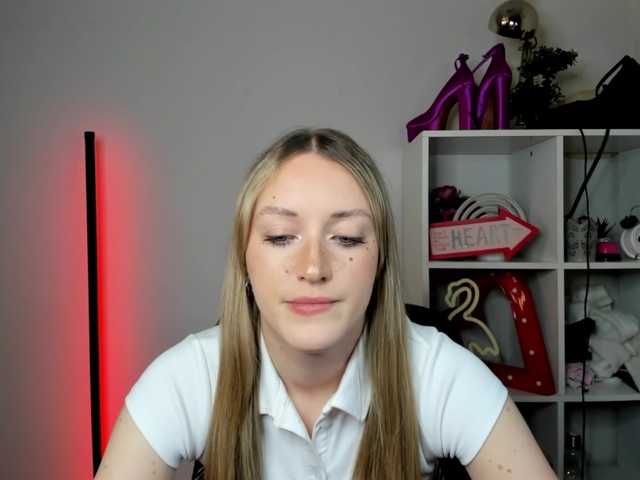 EvelynBlond Live Cam on BongaCams