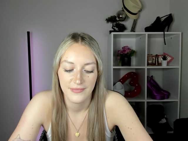 EvelynBlond26