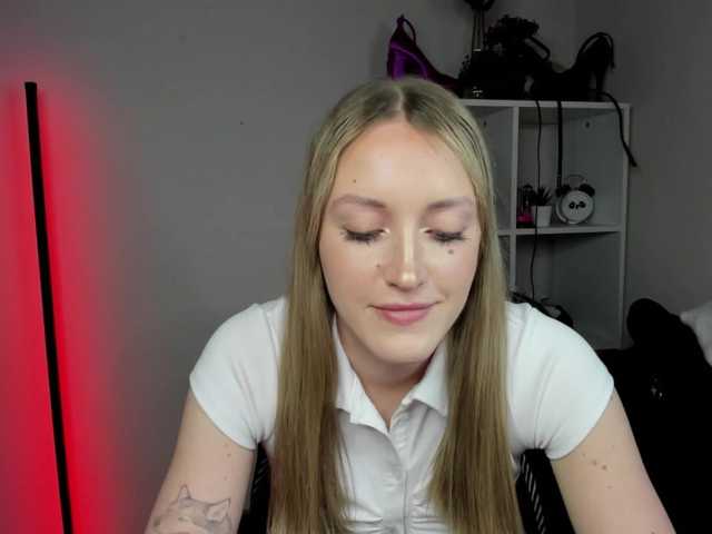 EvelynBlond26