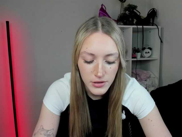 EvelynBlond26