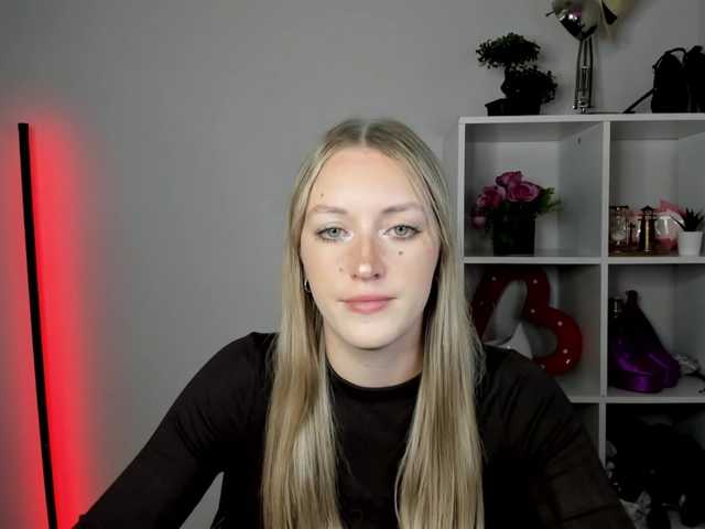 EvelynBlond live webcam show