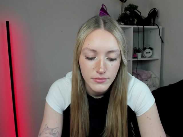 EvelynBlond26