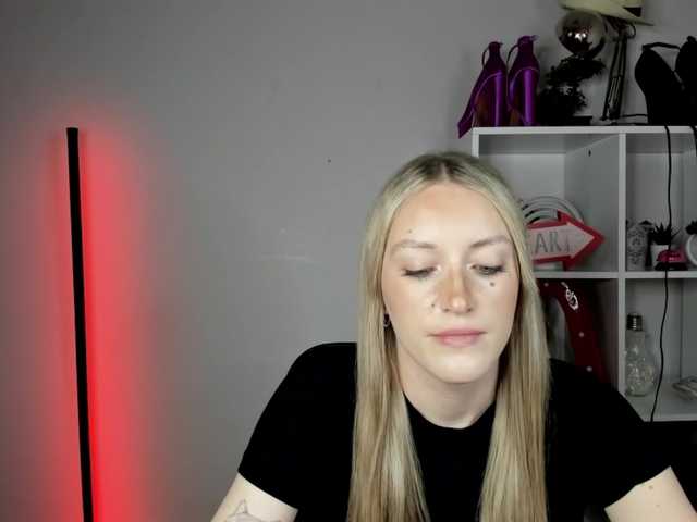EvelynBlond26 live cam