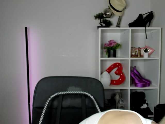 EvelynBlond26