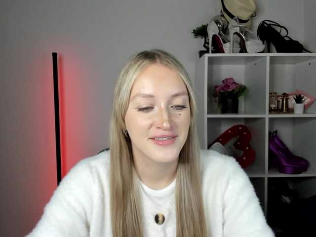 EvelynBlond26