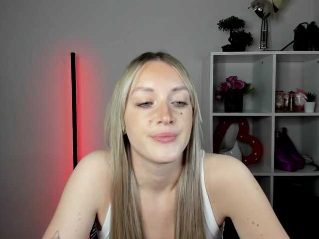 EvelynBlond live webcam show