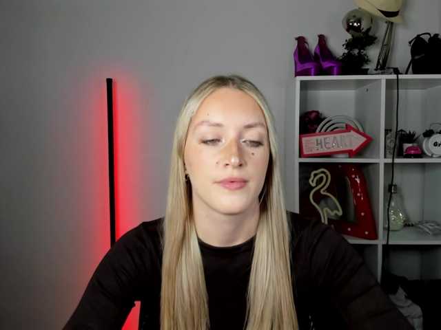 EvelynBlond26