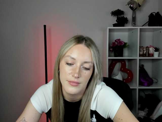 EvelynBlond26 live webcam show