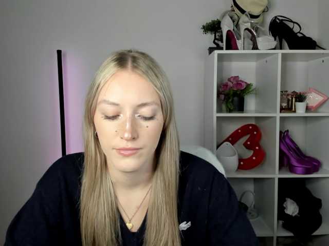 EvelynBlond26