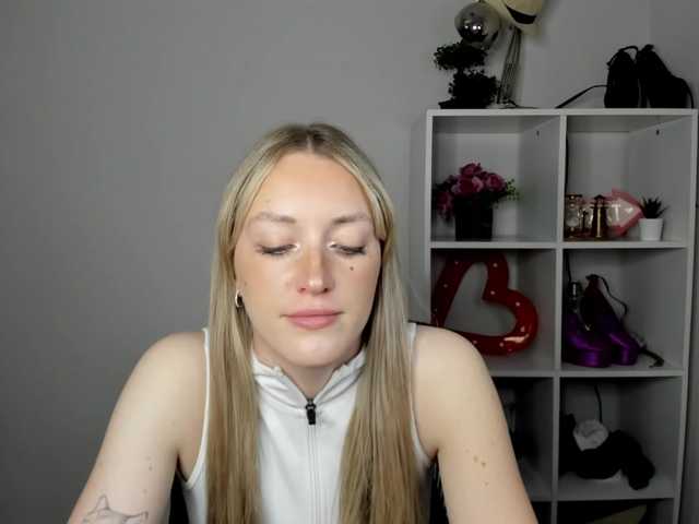 EvelynBlond26