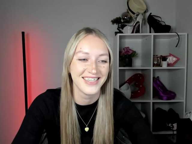 EvelynBlond26