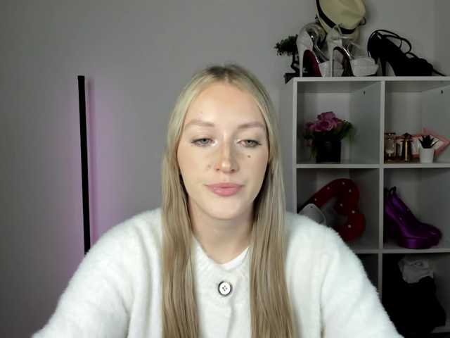 EvelynBlond26