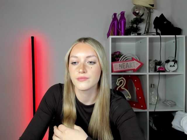 EvelynBlond26