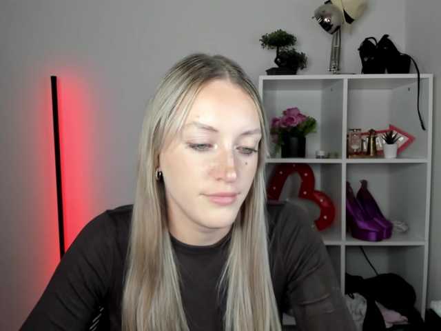 EvelynBlond26