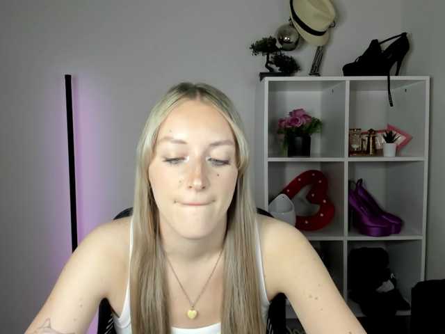 EvelynBlond26