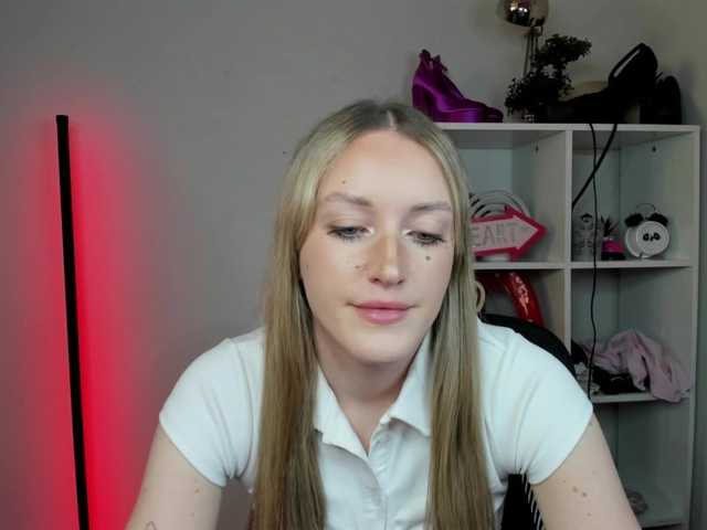 EvelynBlond26