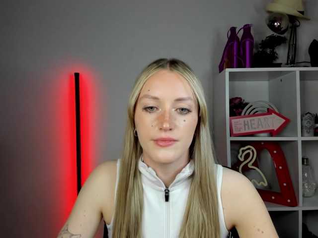 EvelynBlond26