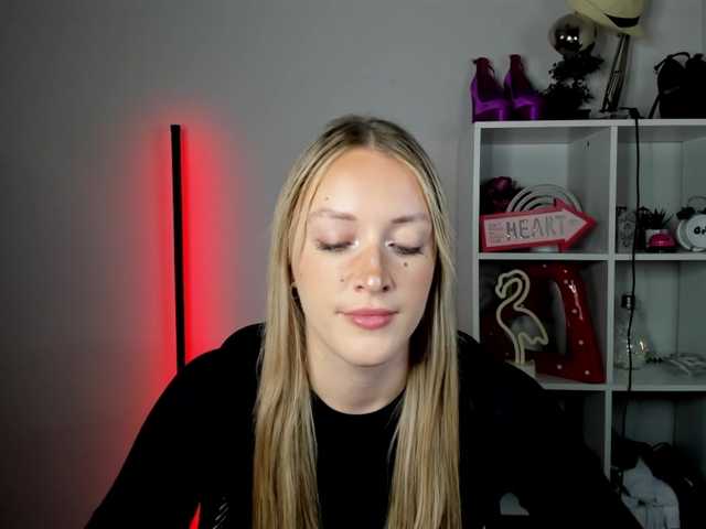 EvelynBlond26