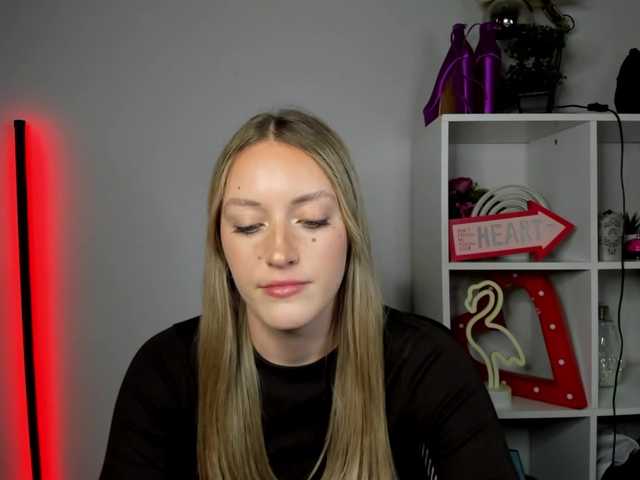 EvelynBlond26