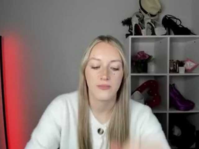 EvelynBlond26