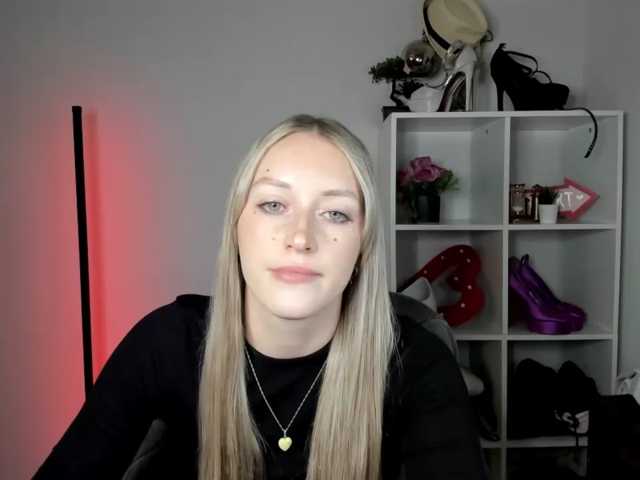 EvelynBlond26