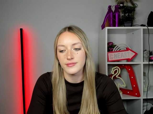 EvelynBlond26