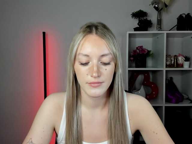 EvelynBlond live webcam show