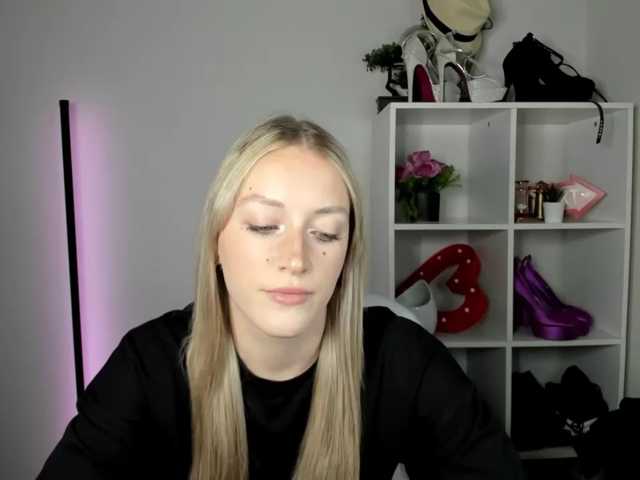 EvelynBlond26