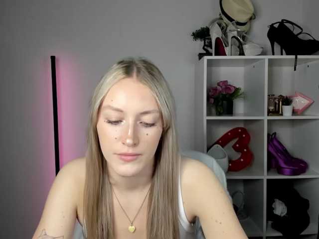 EvelynBlond26