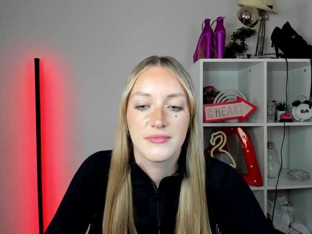 EvelynBlond26
