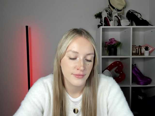 EvelynBlond26