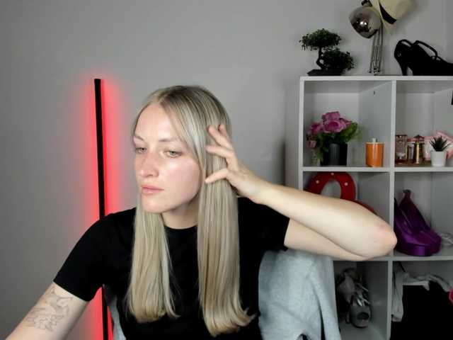 EvelynBlond26