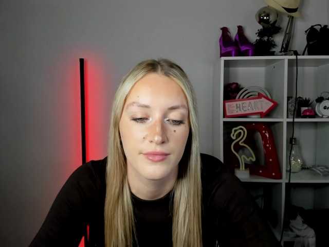 EvelynBlond26