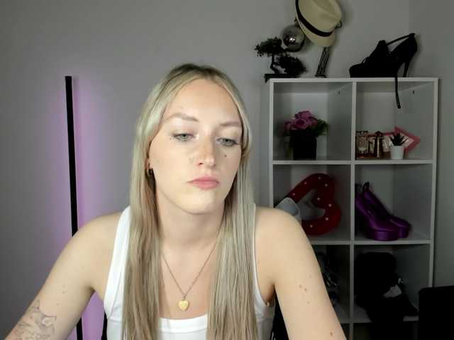 EvelynBlond26