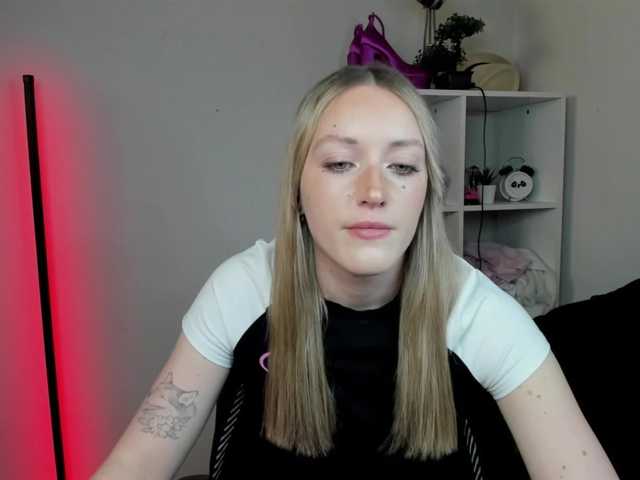 EvelynBlond26